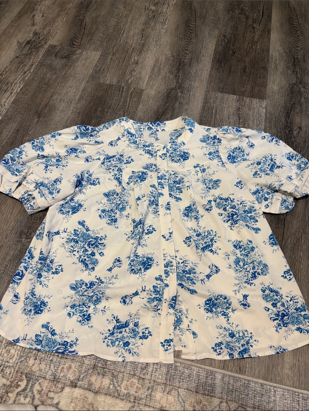 Blue Floral ruffle sleeve Button-Front Women’s Top / M